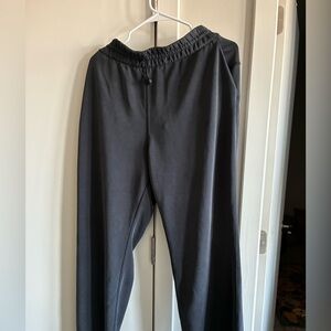 Black draw string Lululemon lounge pants.